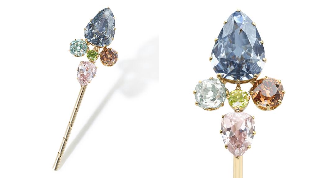 Tsar Ferdinand’s yellow gold tie pin features a 2.08-carat pear-shaped fancy gray-blue diamond; a 0.65-carat fancy pink diamond; a 0.52-carat fancy green diamond; a 0.47-carat fancy deep brown-orange diamond; and a 0.13-carat fancy intense green-yellow diamond. Tsar Ferdinand’s yellow gold tie pin